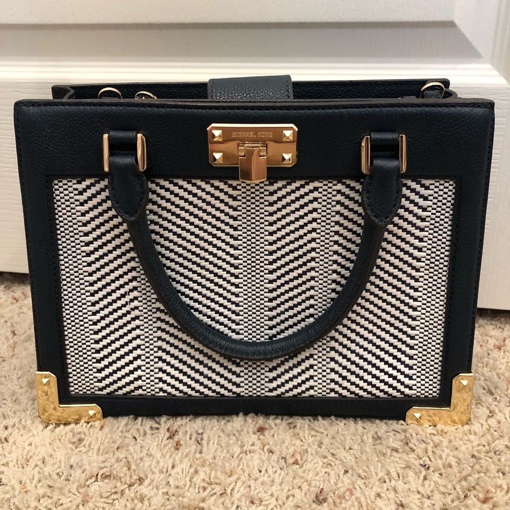 MICHAEL KORS Medium Kinsley Accordion Bag